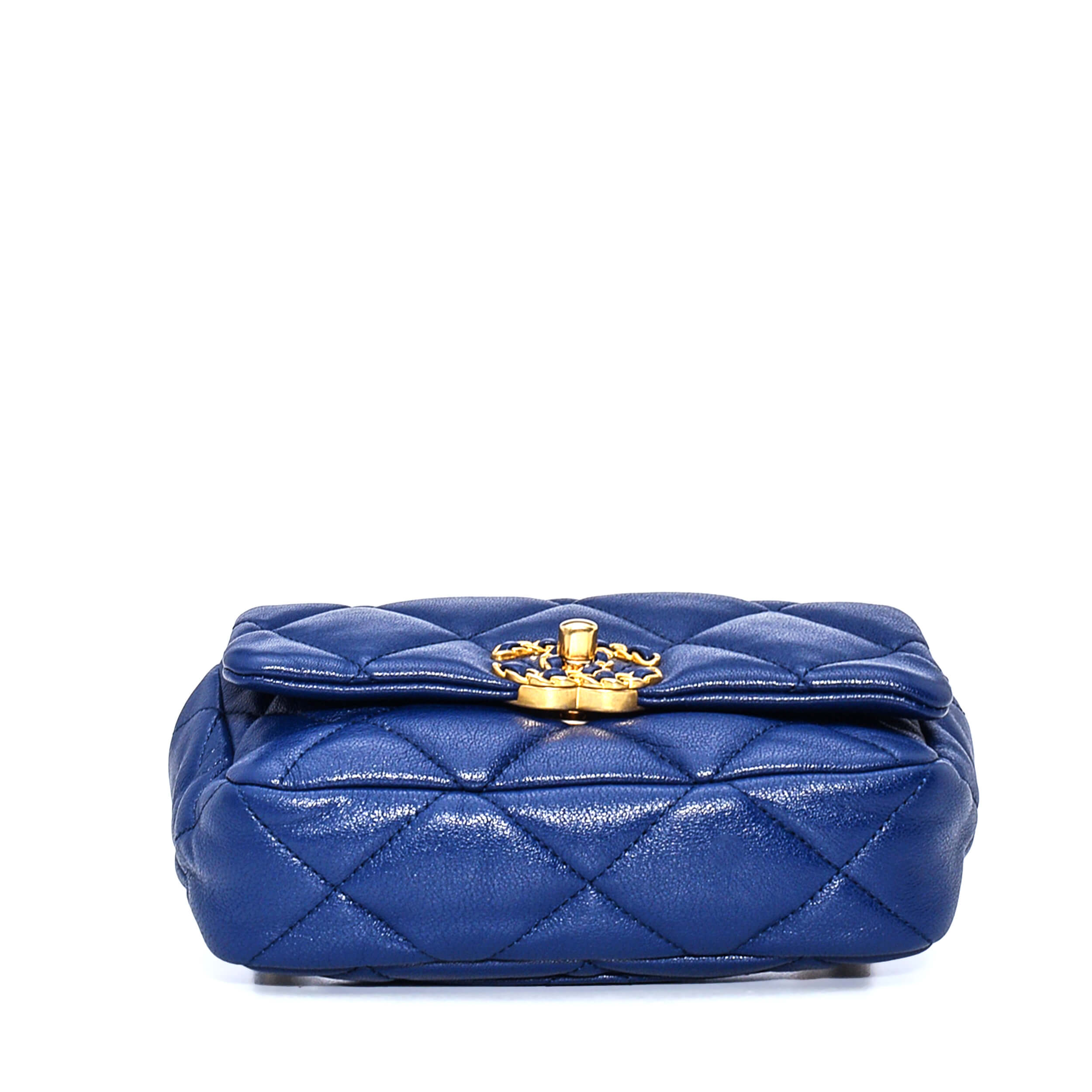 Chanel - Navy Blue Quilted Goatskin no19 Belt Bag 